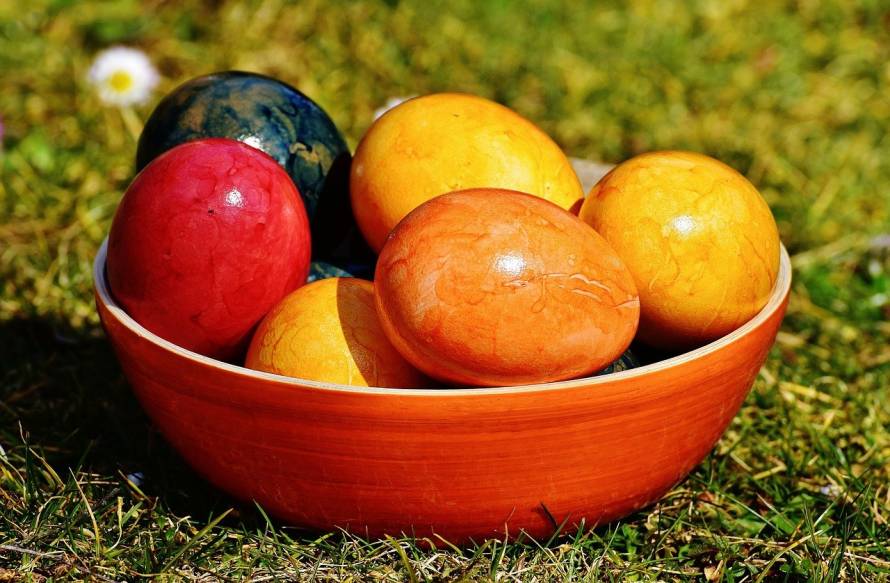 Диетолог объяснила влияние пищевых красителей для яиц на здоровье