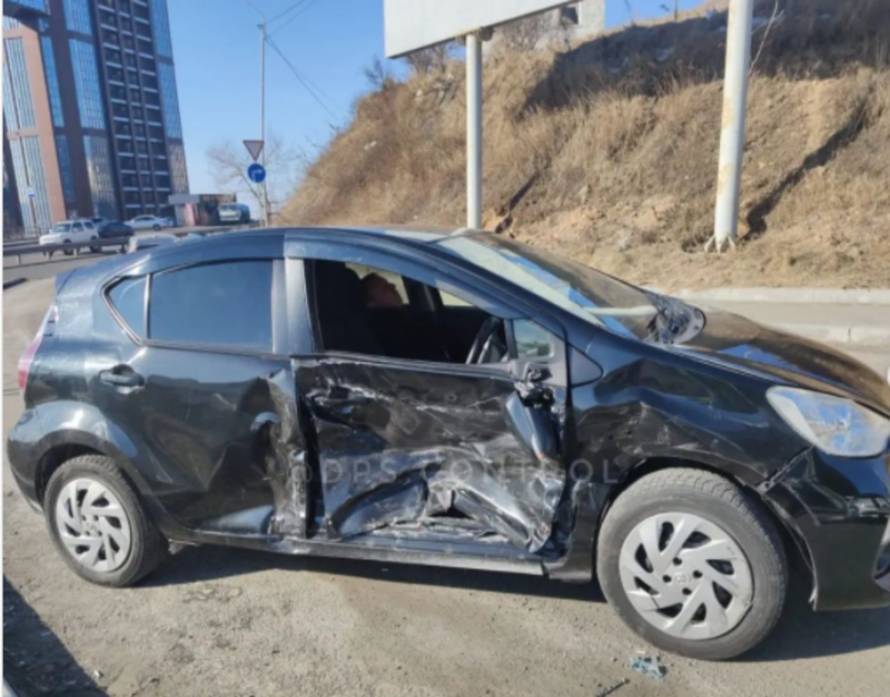 Во Владивостоке таксист спровоцировал жёсткое ДТП
