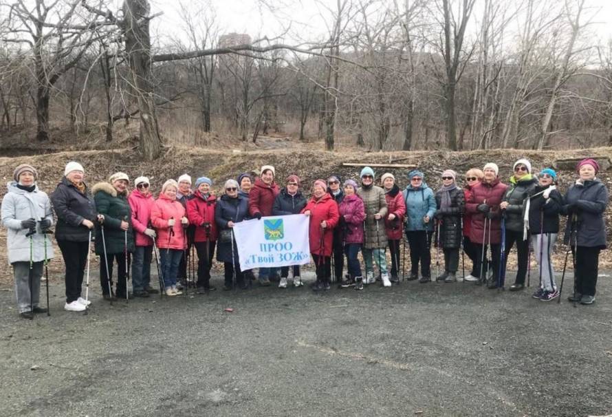 Владивостокцев приглашают на бесплатные занятия по скандинавской ходьбе
