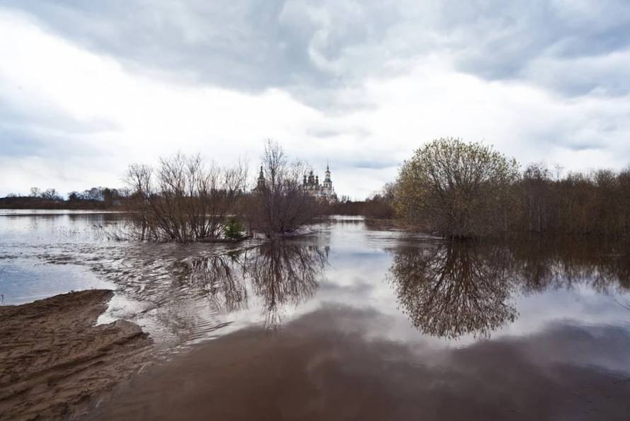 В Приморье ограничили движение из-за разлива реки