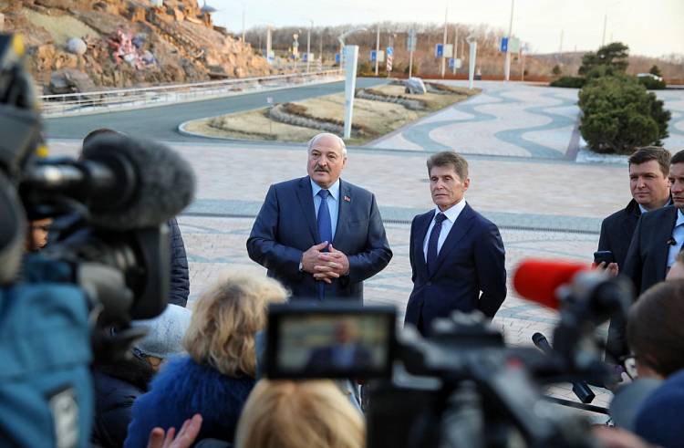 Лукашенко захотел приехать на ВЭФ в сентябре