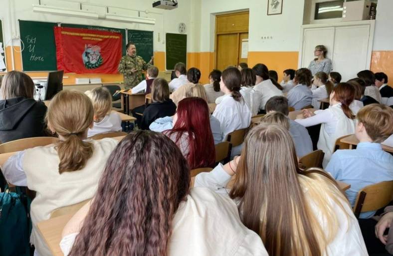 Ученики школы № 66 Владивостока встретились с ветеранами