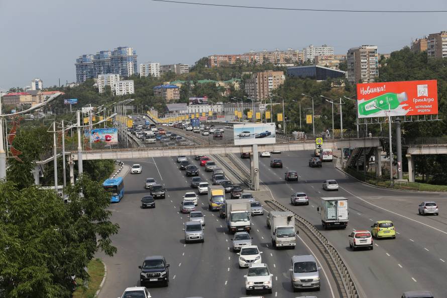 Жители Владивостока обеспокоены состоянием путепровода на Некрасовской