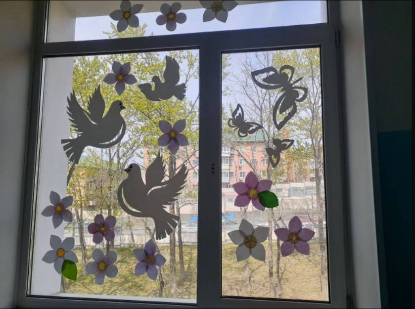 Школы Владивостока присоединились к акции «Окна Победы»