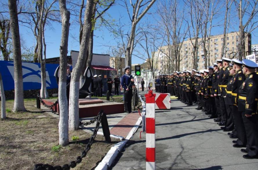 Во Владивостоке открыли мемориальные доски героям Советского Союза