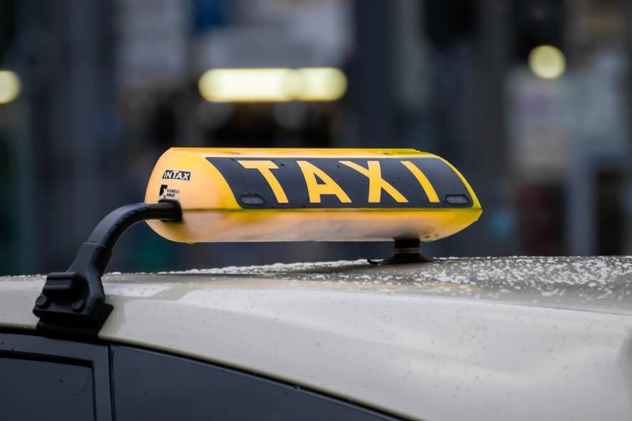 ФСБ получит детали поездок россиян на такси