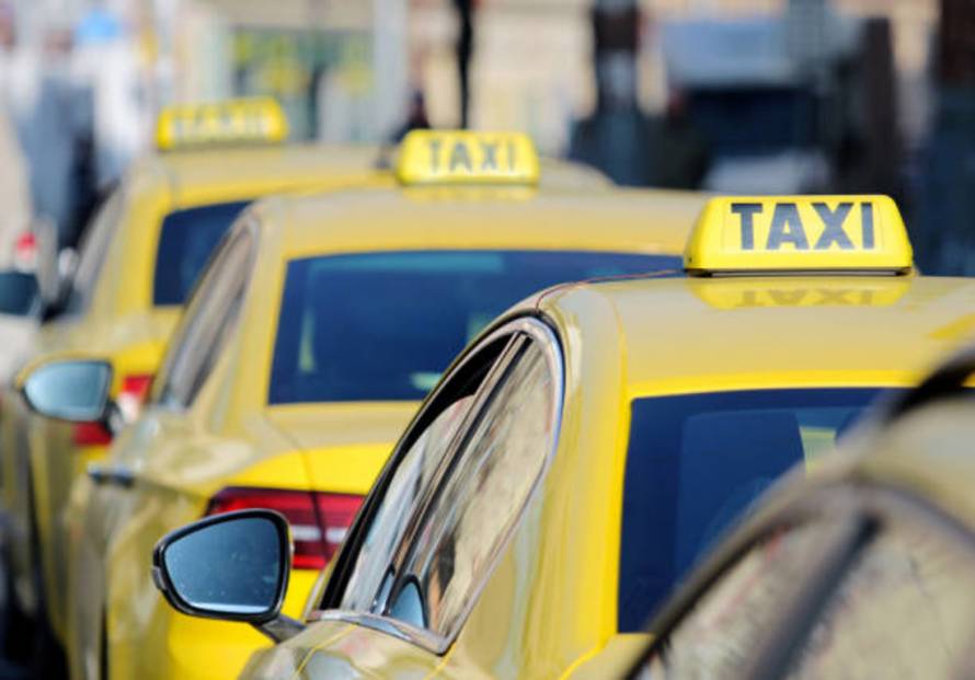 Приморцы могут заказать бесплатное социальное такси онлайн