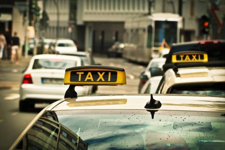 Госдума приняла закон о запрете гражданам с судимостью работать в такси