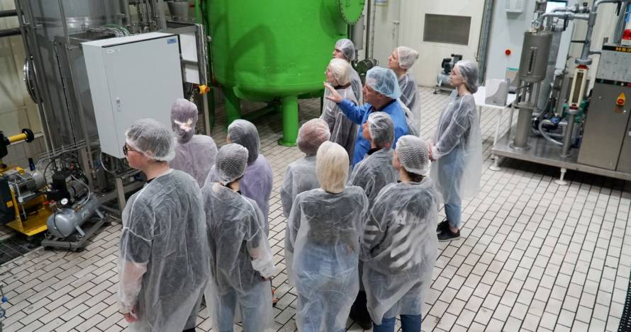 Учащиеся из Владивостока побывали на экологической экскурсии на заводе