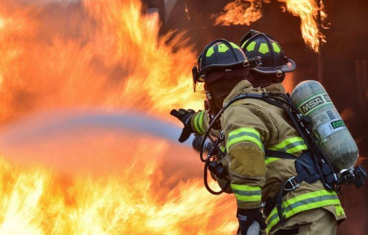 В Приморье огнеборцы спасли трех жильцов дома во время пожара