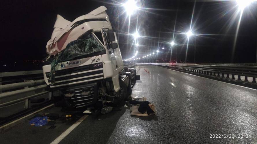 Видеозапись жесткой аварии на Низководном мосту Владивостока попала в Сеть