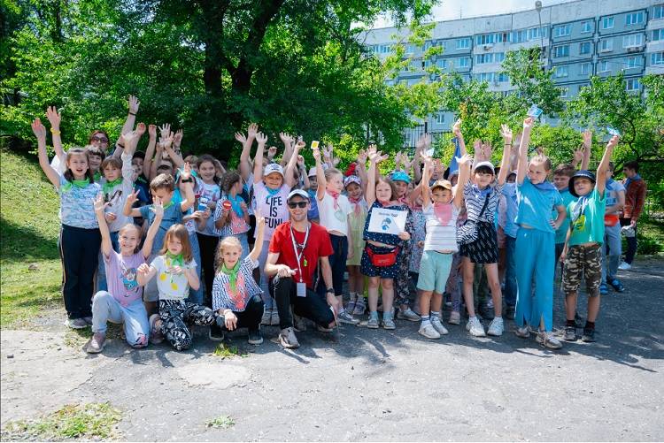 Школьников Владивостока учат безопасности на дорогах