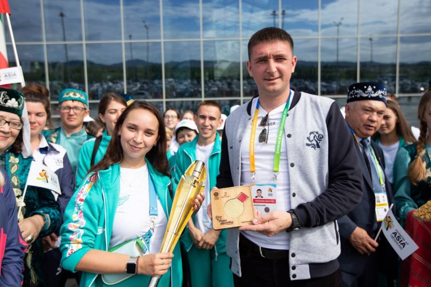 Многочисленный волонтерский десант высадился в аэропорту Владивостока
