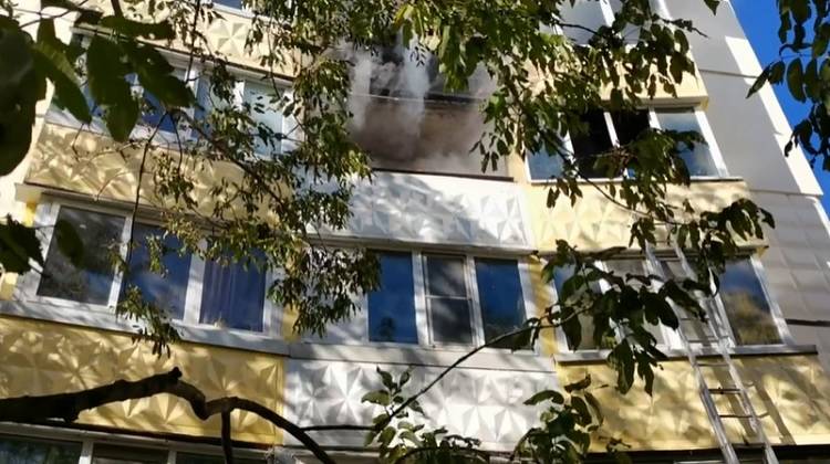 Во Владивостока загорелась квартира многоэтажного дома
