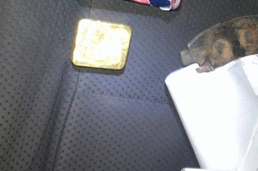 Золотой слиток обнаружили в авто жителя Амурской области