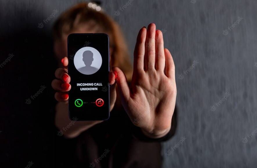 На жителей России обрушился шквал мошеннических звонков из зарубежных стран