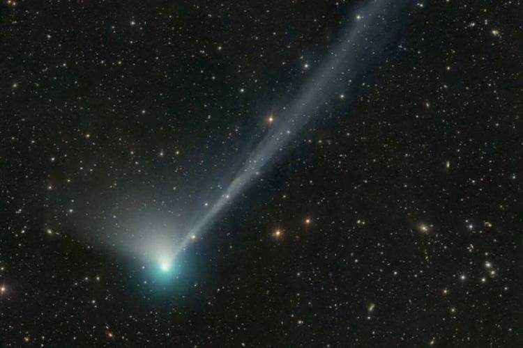 Берите бинокли: разноцветная комета приблизится к Земле в ночь на 2 февраля