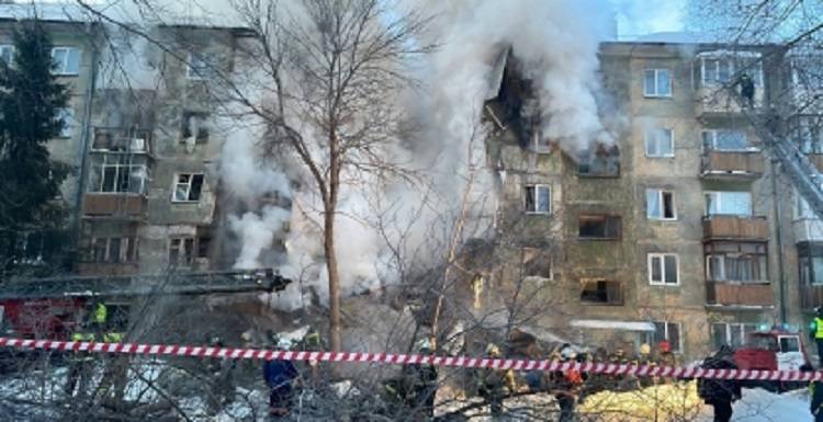 После обрушения подъездов в доме Новосибирска возбуждено уголовное дело