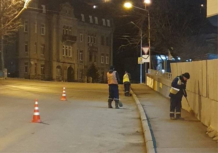 Дороги, остановки и переходы приводят в порядок во Владивостоке после зимы