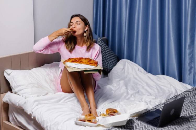 Какое питание вредит сну: названы вызывающие бессонницу продукты