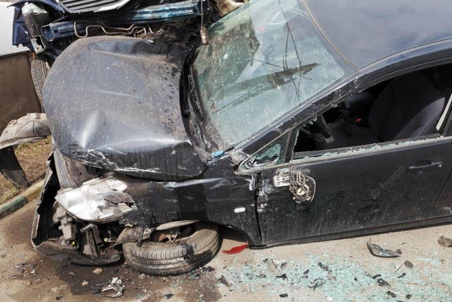 За сутки более ста транспортных средств получили повреждения в Приморье