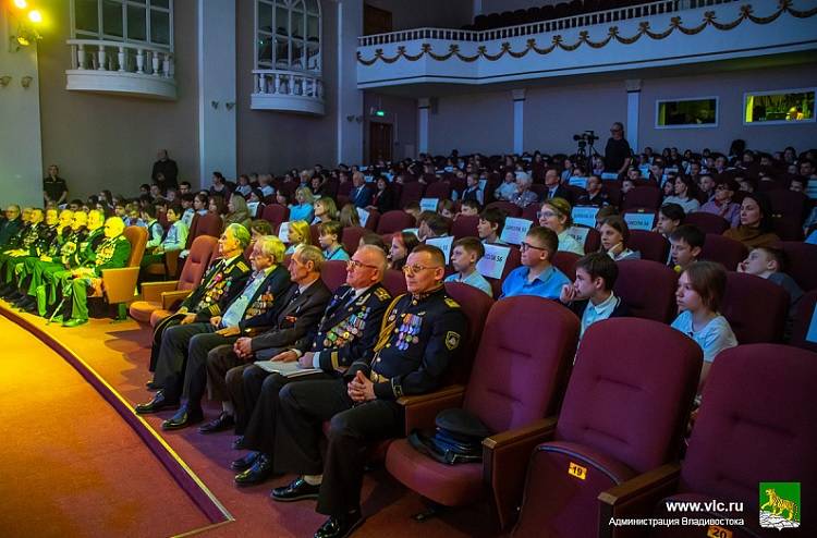 «Встреча поколений» прошла во Владивостоке накануне Дня Победы