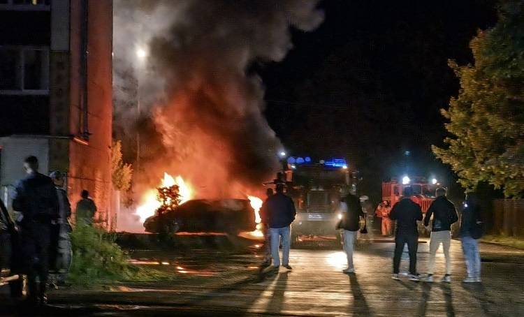 В Арсеньеве ночью взорвалась машина: фото