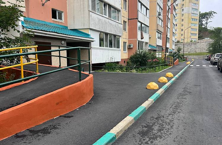 Около 70 дворов благоустраивают во Владивостоке