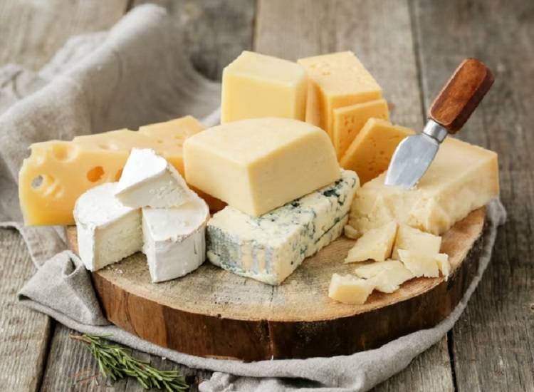 Врач-диетолог: 50 граммов сыра в день принесут пользу для организма