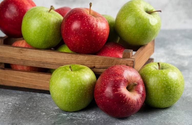 Диетолог советуют включить яблоко в ежедневный рацион