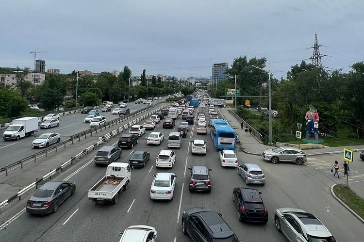 Пробки 7 баллов сковали движение во Владивостоке