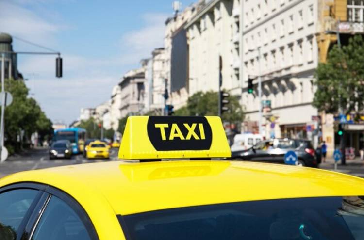 Россиян предупредили о повышении цен на такси