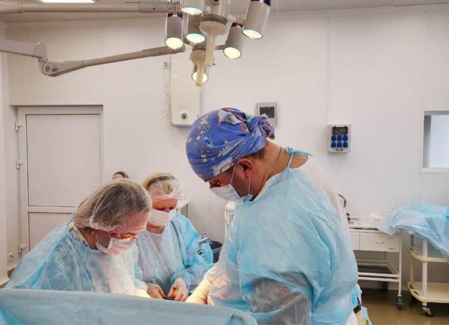 Уникальную операцию многодетной маме провели медики в Приморье