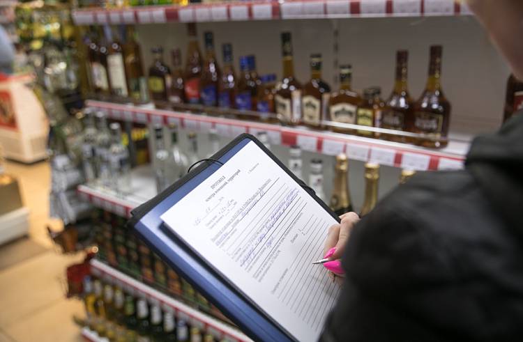 Поддельный алкоголь выявили в одном из магазинов Владивостока