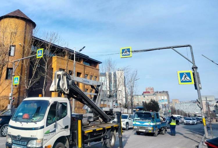 Почти 40 дорожных знаков восстановили после разгула ветра во Владивостоке