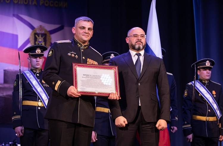 Подводников наградили во Владивостоке