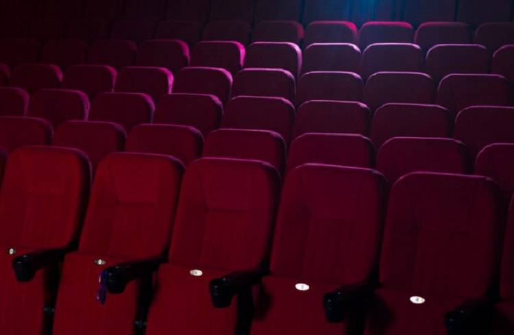 Средняя стоимость билета в кино в январе достигала рекордных 383,3 рубля