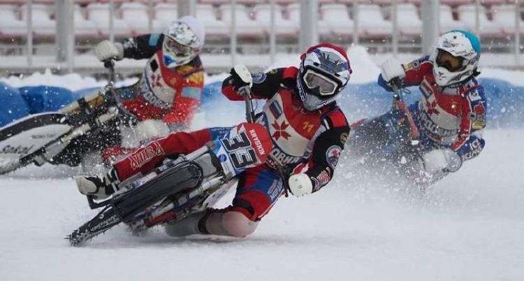 Жителей и гостей Владивостока приглашают на гонки по ледовому спидвею