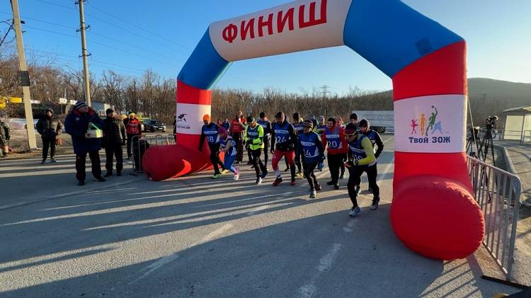 Приморцы приняли участие в соревнованиях по зимнему триатлону