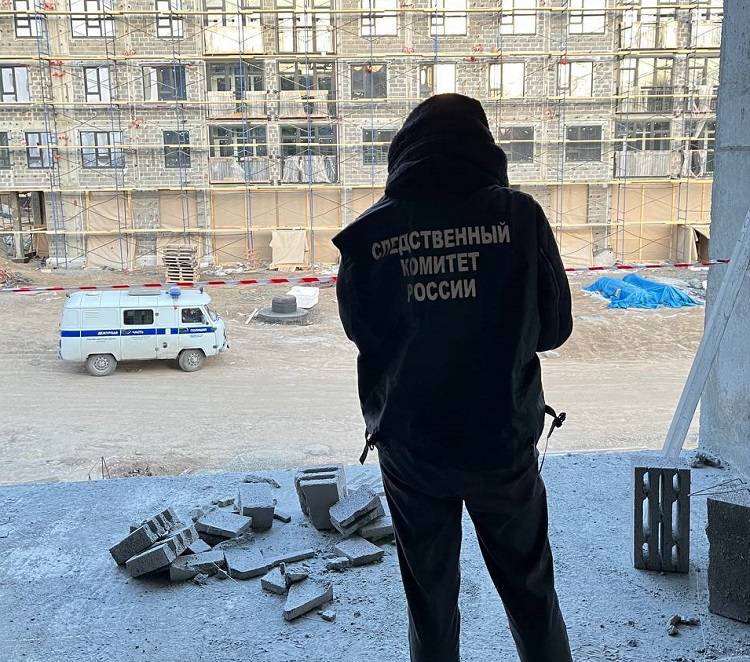 Во Владивостоке рабочий разбился на стройплощадке