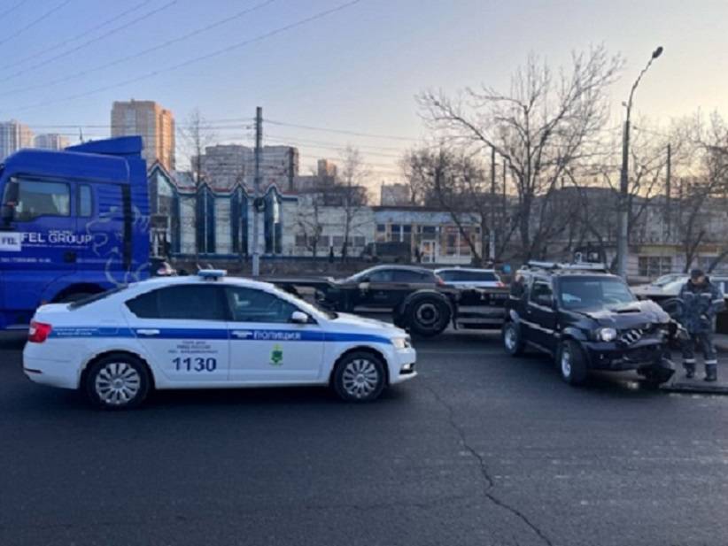 Полиция раскрыла подробности аварии с участием тягача во Владивостоке
