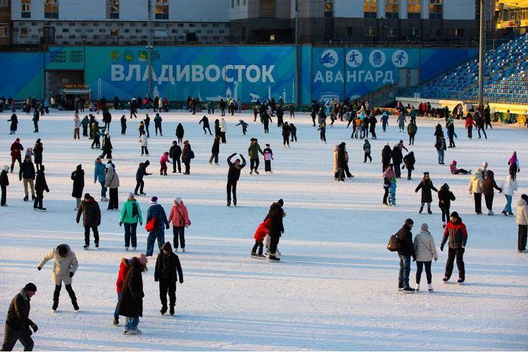 Самый большой общественный каток Владивостока завершает сезон работы