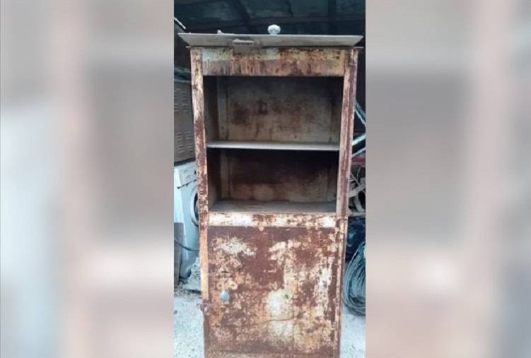Старинный сейф без ключа продается во Владивостоке