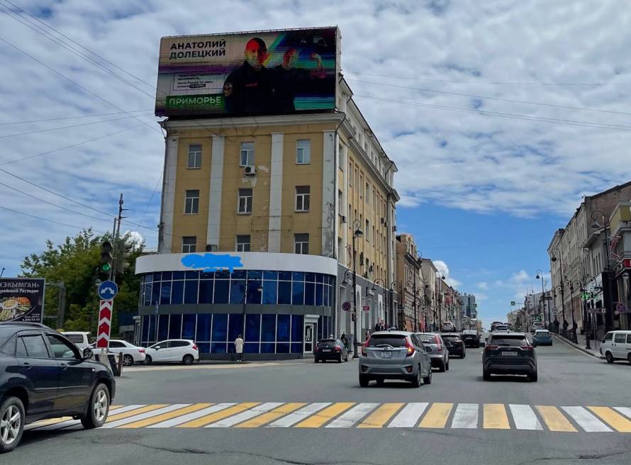 Стеклянную пристройку в историческом центре Владивостока снесут