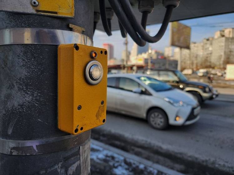 Светофор на Шилкинской, 21 во Владивостоке оборудован кнопкой для пешеходов