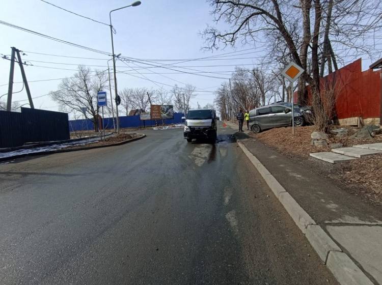 Злостный нарушитель ПДД спровоцировал серьезную аварию во Владивостоке