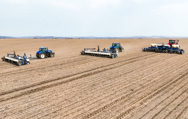 Подготовка почвы под ранние зерновые и однолетние травы началась в Приморье