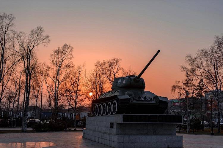 К празднованию Дня Победы во Владивостоке отмоют 22 памятника