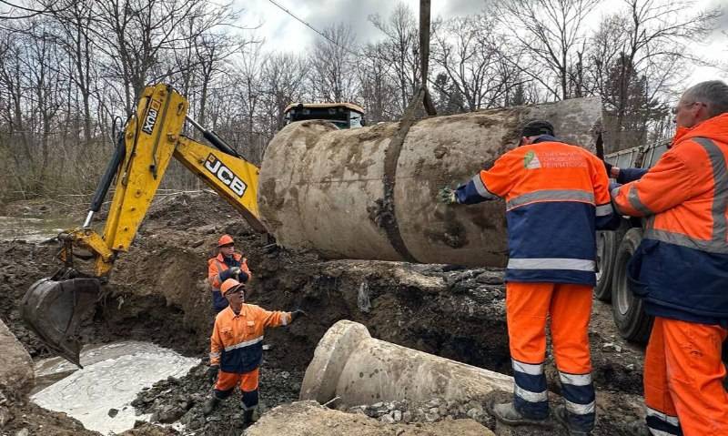Завершается ремонт водопропускных труб в поселке Трудовое