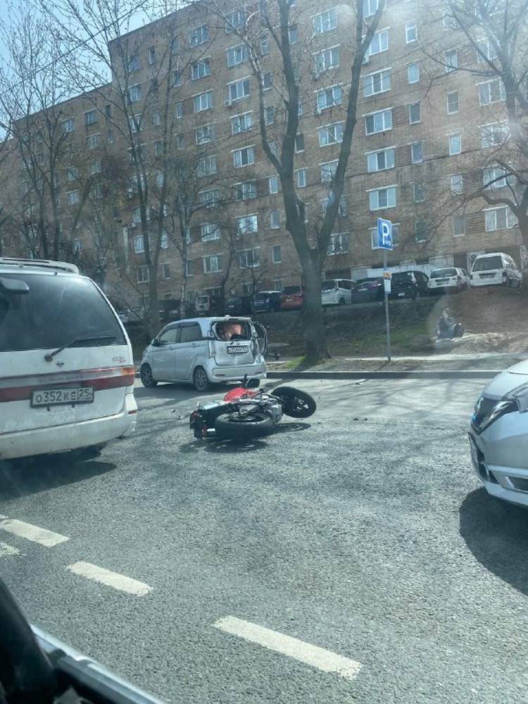 Авария с мотоциклистом произошла во Владивостоке